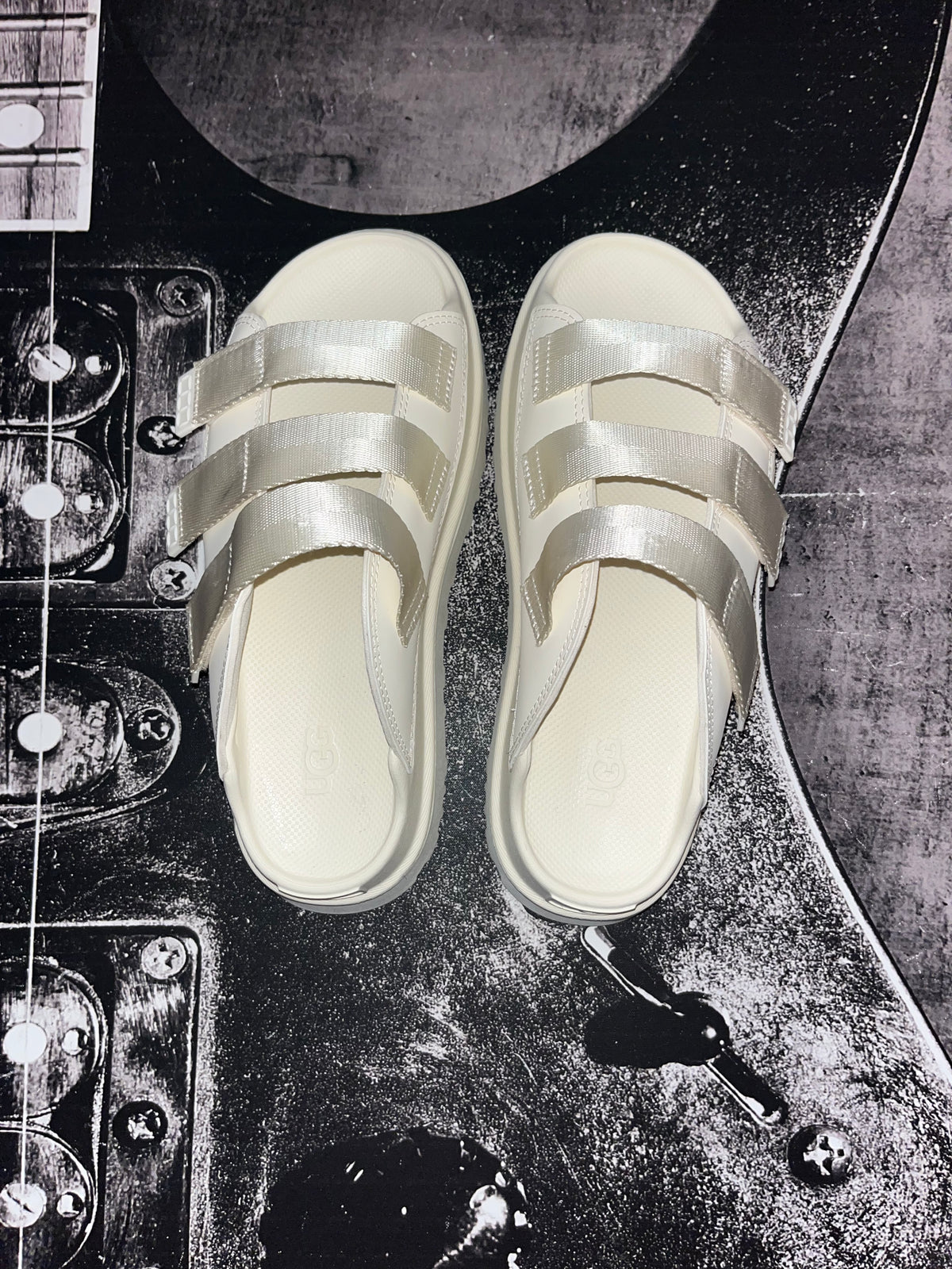 UGG Goldenglow Platform Sandals • Jasmine White • Women’s 9 • New