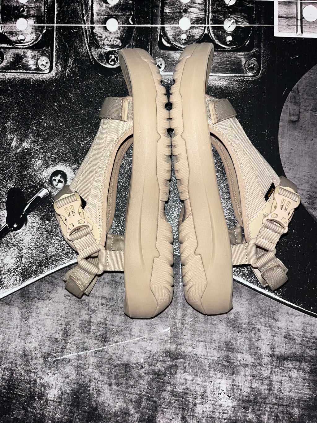 New Teva Hurricane XLT Ampsole Volt Sport Sandals • Sesame Tan • Size: Men's 14 / Women's 16