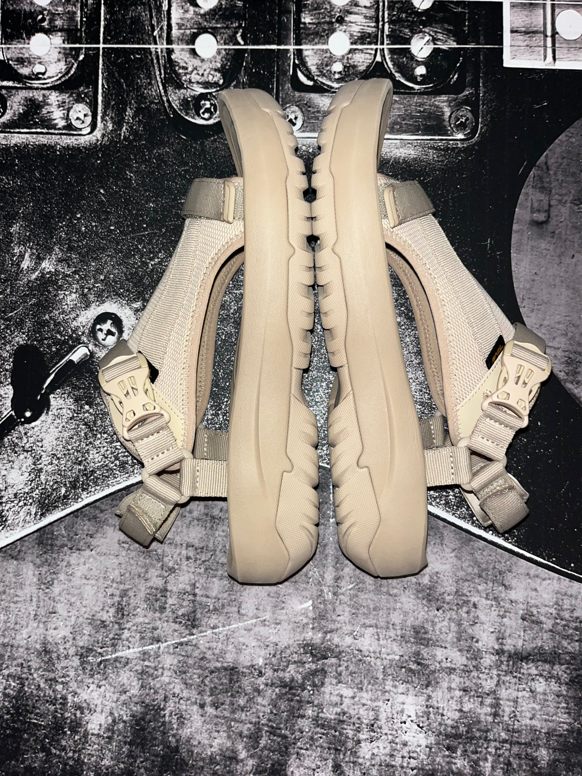 New Teva Hurricane XLT Ampsole Volt Sport Sandals • Sesame Tan • Size: Men's 14 / Women's 16