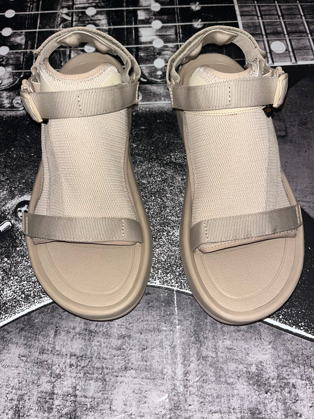 New Teva Hurricane XLT Ampsole Volt Sport Sandals • Sesame Tan • Size: Men's 14 / Women's 16