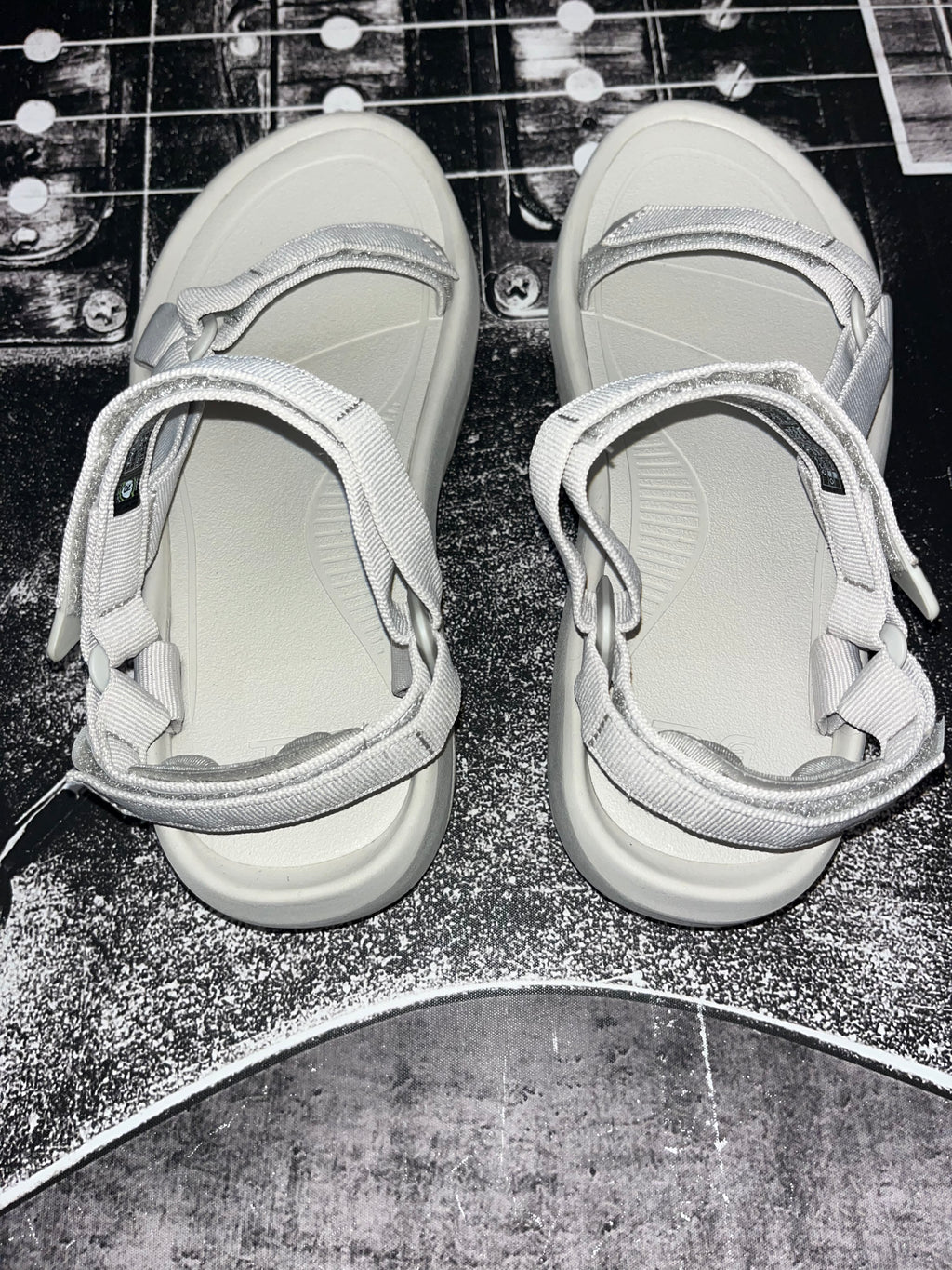 NEW Teva Hurricane XLT 2 Ampsole Platform Sandal • Moonstruck Light Grey • Women's Size: 11