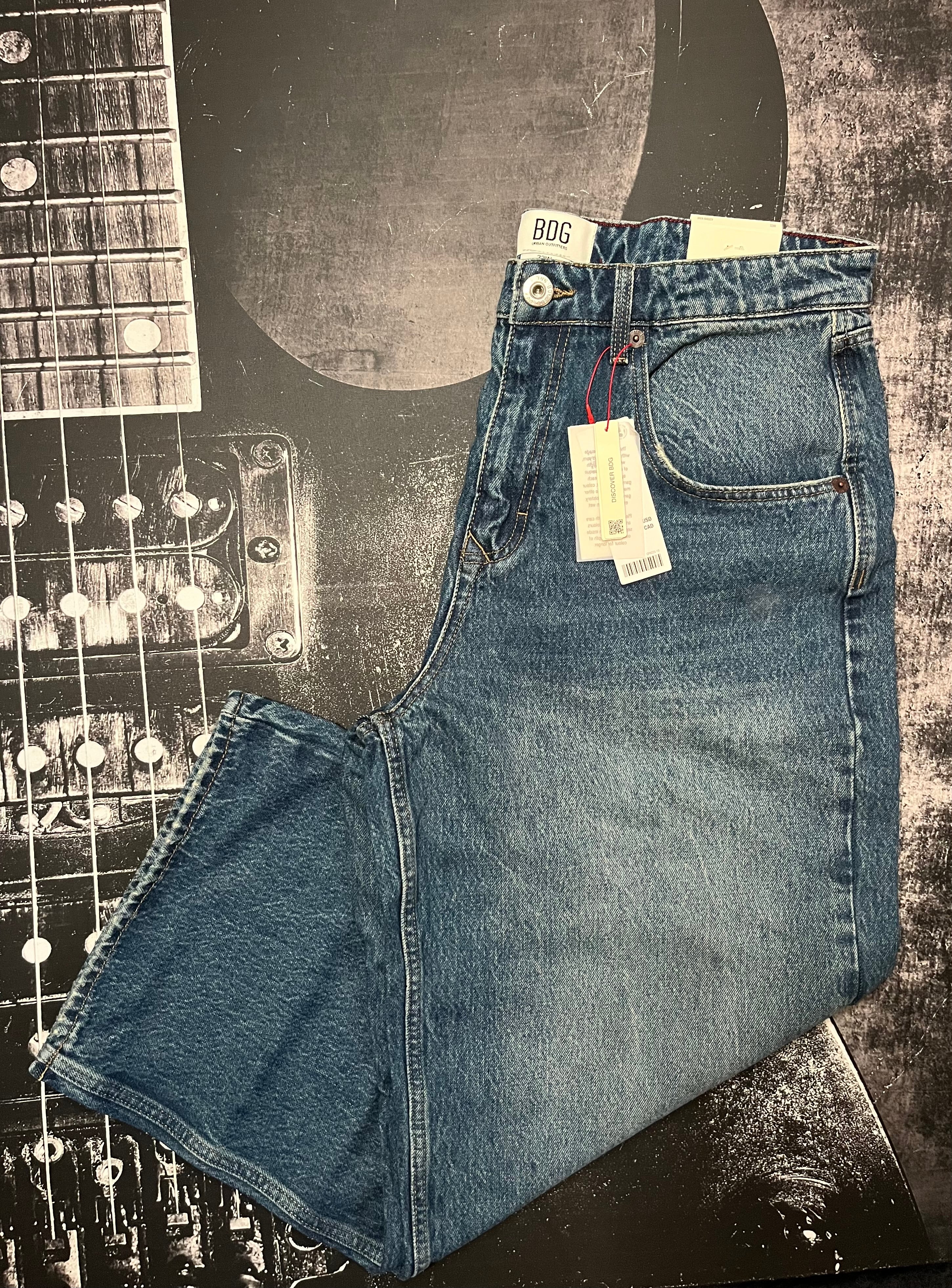 NWT BDG Jaya Boyfriend Baggy Jeans • Mid Indigo • Size: 33