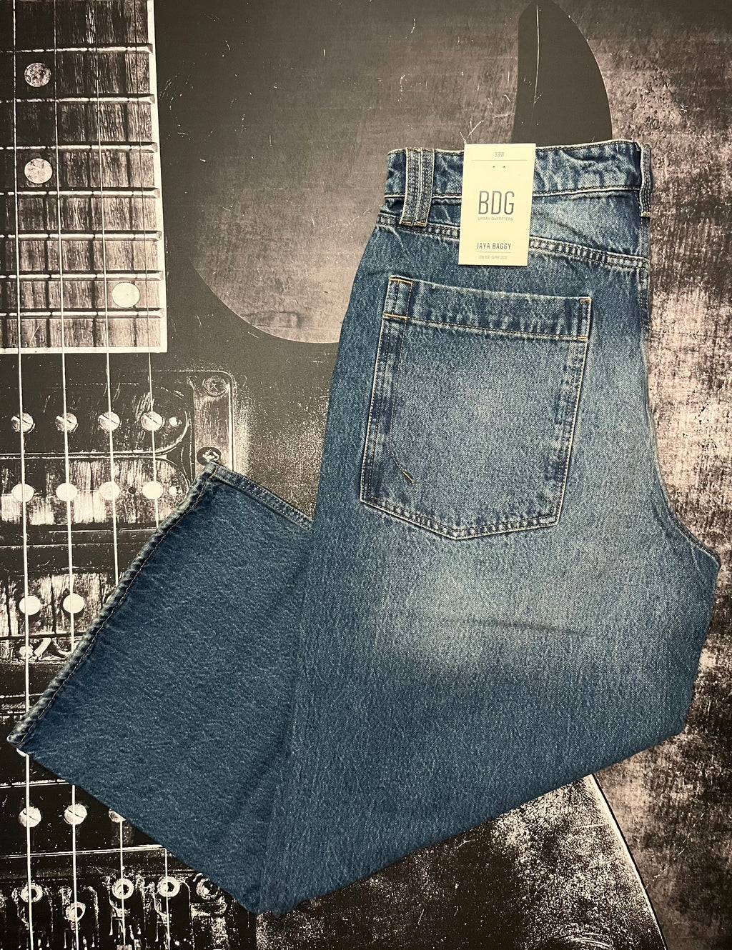 NWT BDG Jaya Boyfriend Baggy Jeans • Mid Indigo • Size: 33