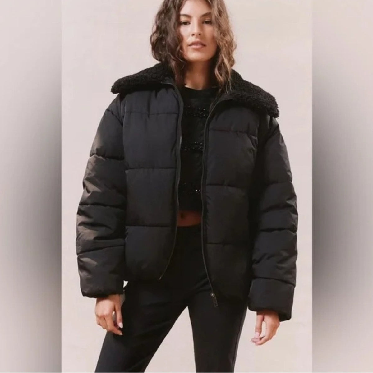 UO Duckie Faux Shearling Collar Puffer Jacket • Black • Size Medium • GUC