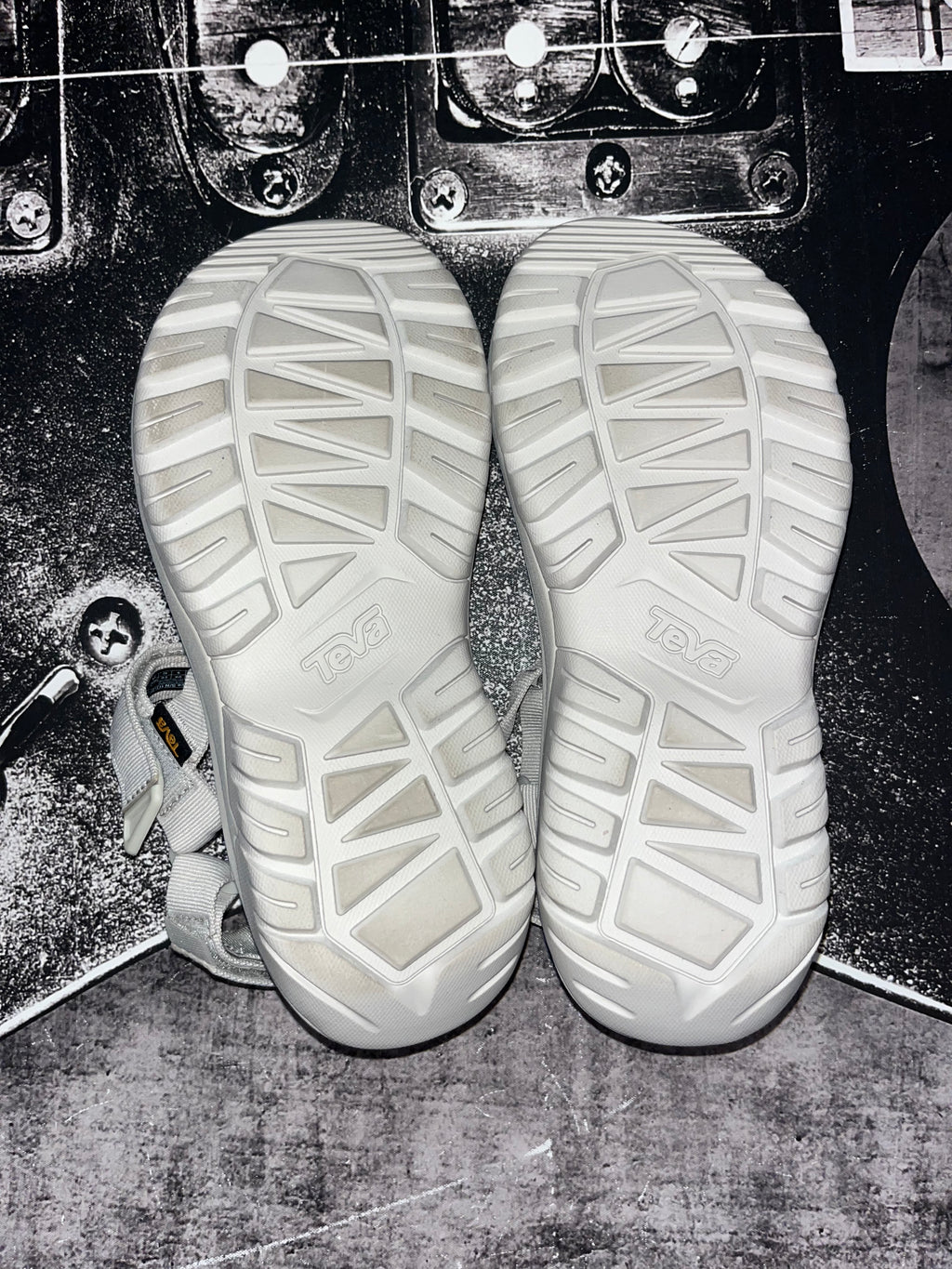 NEW Teva Hurricane XLT 2 Ampsole Platform Sandal • Moonstruck Light Grey • Women's Size: 11