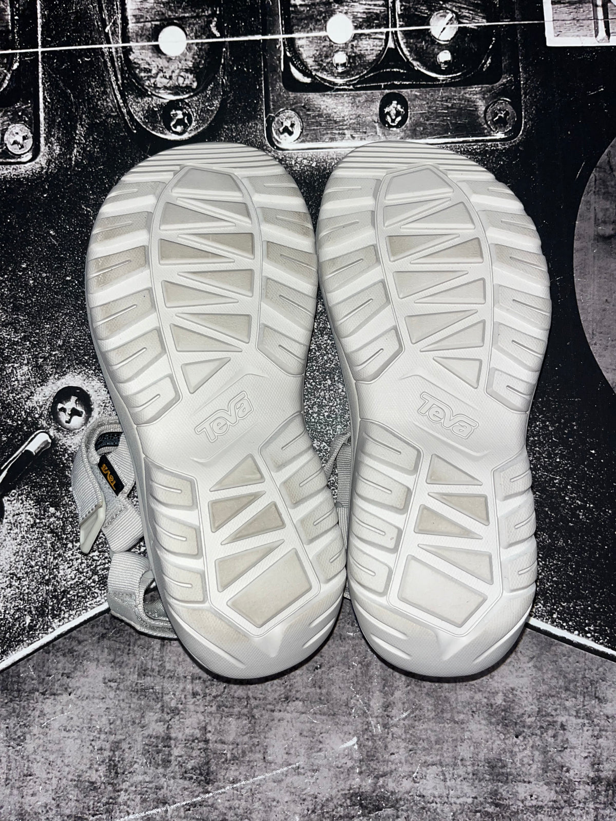 NEW Teva Hurricane XLT 2 Ampsole Platform Sandal • Moonstruck Light Grey • Women's Size: 11