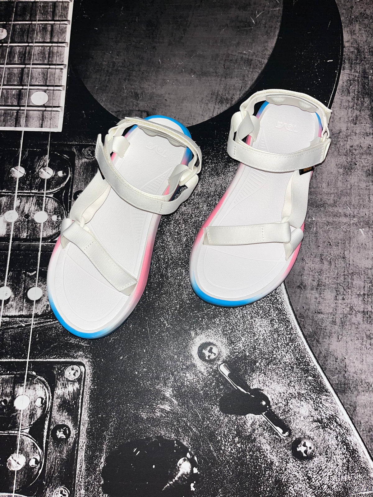 Teva Hurricane XLT2 Ampsole Brite Sandals • Women’s 12 • White/Pastel Pink Blue • New in Box