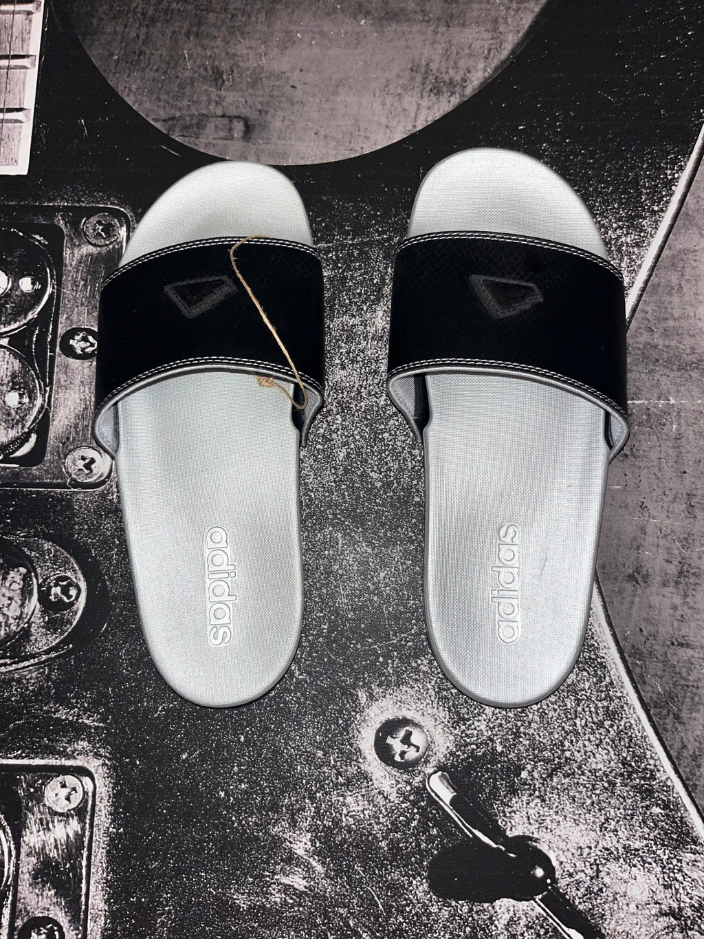 NWOT Adidas Adilette Comfort Slides • Core Black / Silver Metallic • Size: Men's 8