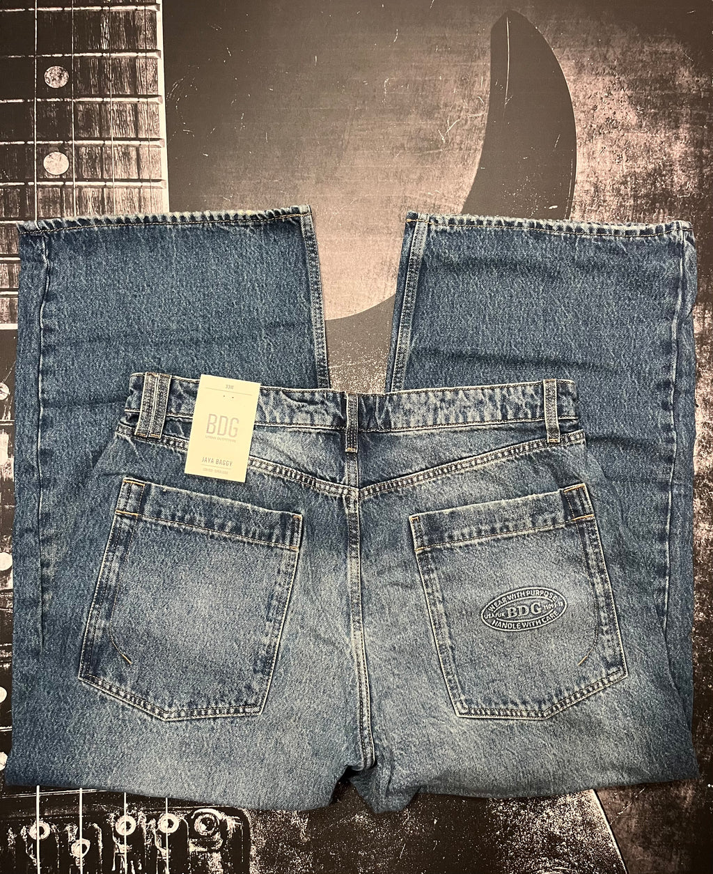 NWT BDG Jaya Boyfriend Baggy Jeans • Mid Indigo • Size: 33