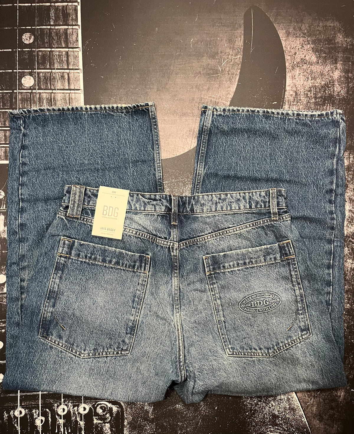NWT BDG Jaya Boyfriend Baggy Jeans • Mid Indigo • Size: 33