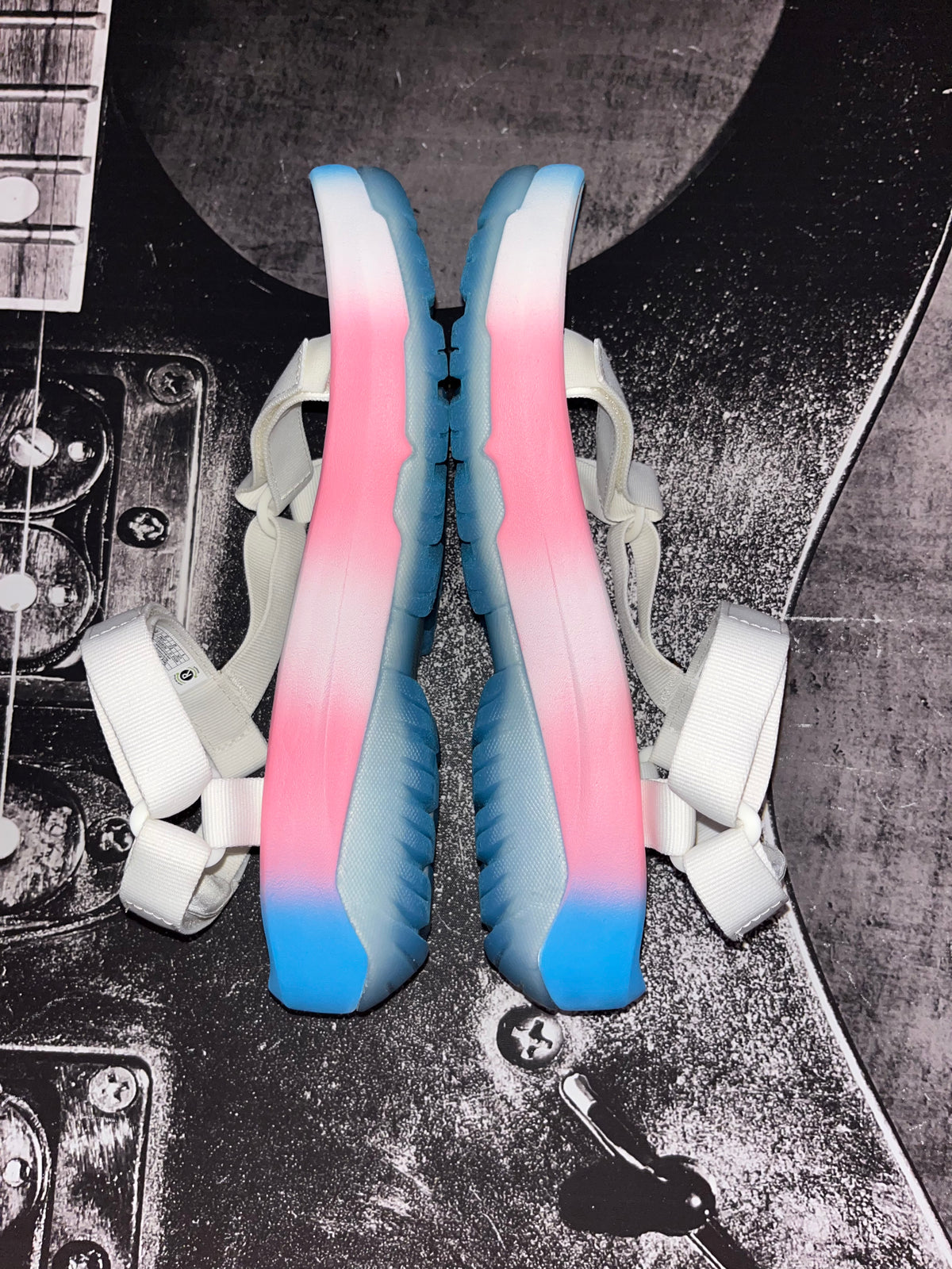 Teva Hurricane XLT2 Ampsole Brite Sandals • Women’s 12 • White/Pastel Pink Blue • New in Box