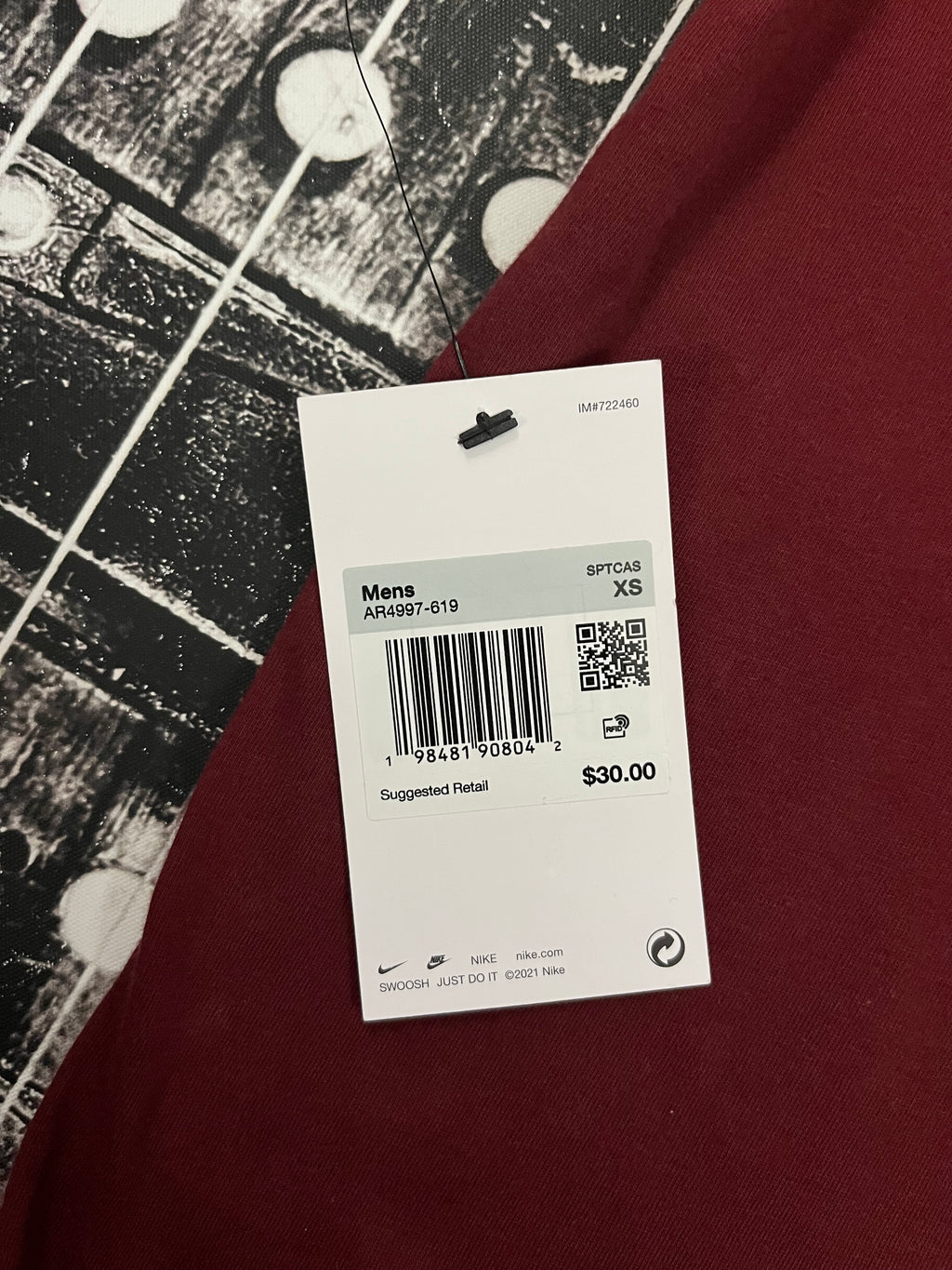 Nike Sportswear Club Tee • Maroon • Men’s XS • NWT