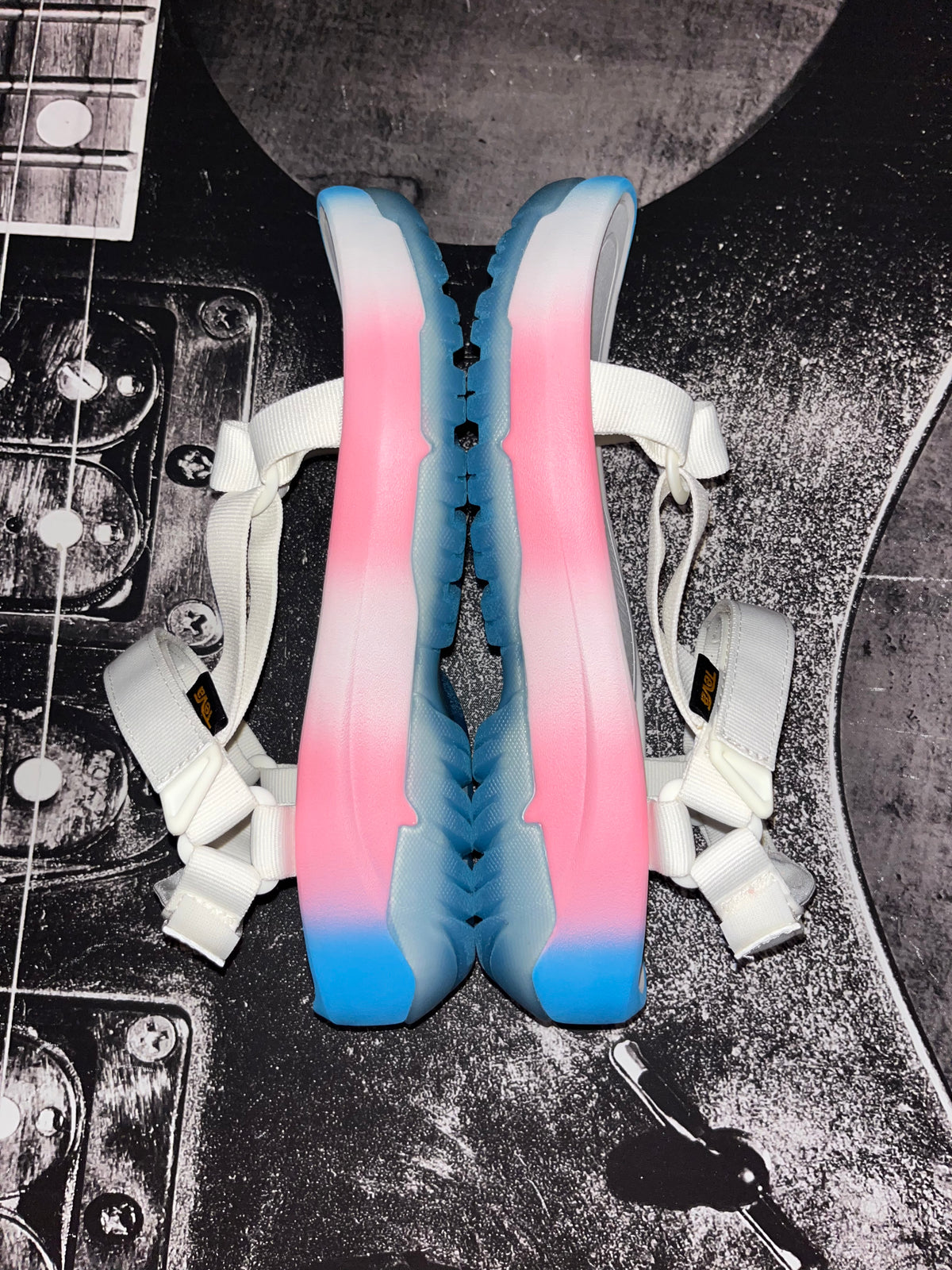 Teva Hurricane XLT2 Ampsole Brite Sandals • Women’s 12 • White/Pastel Pink Blue • New in Box