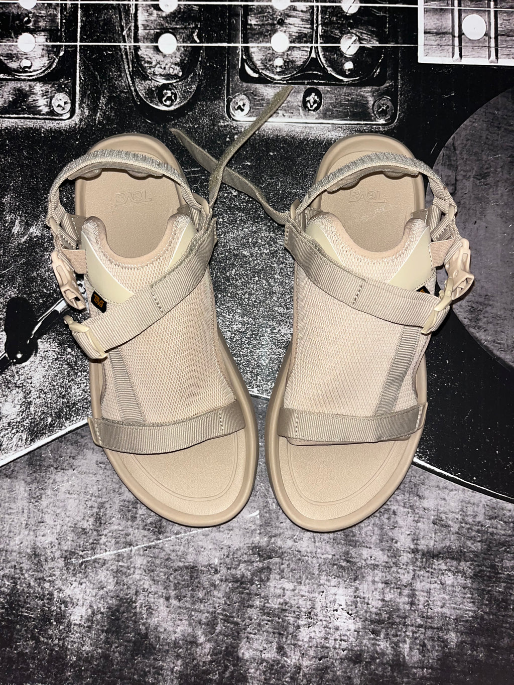 New Teva Hurricane XLT Ampsole Volt Sport Sandals • Sesame Tan • Size: Men's 14 / Women's 16