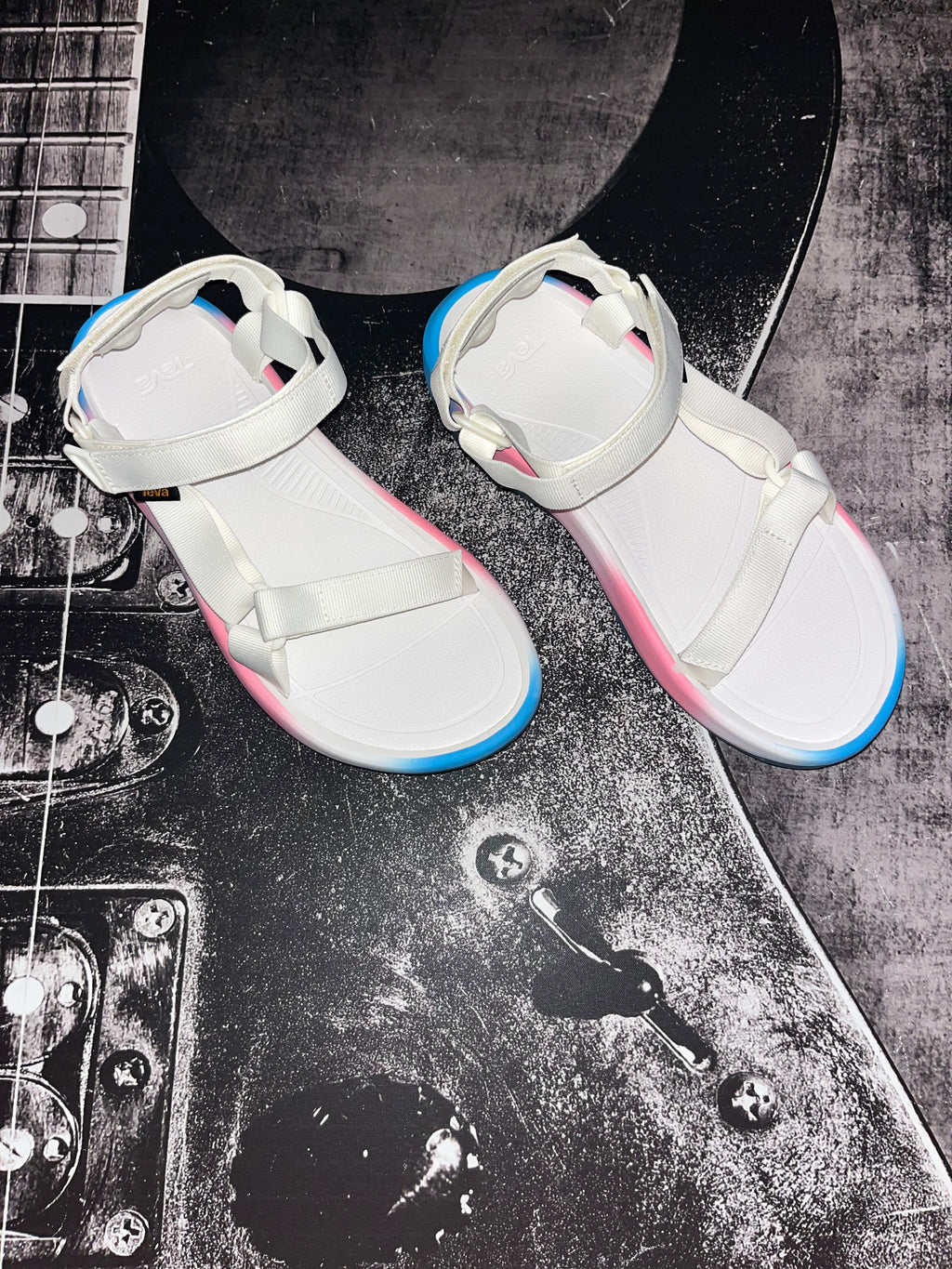 Teva Hurricane XLT2 Ampsole Brite Sandals • Women’s 12 • White/Pastel Pink Blue • New in Box