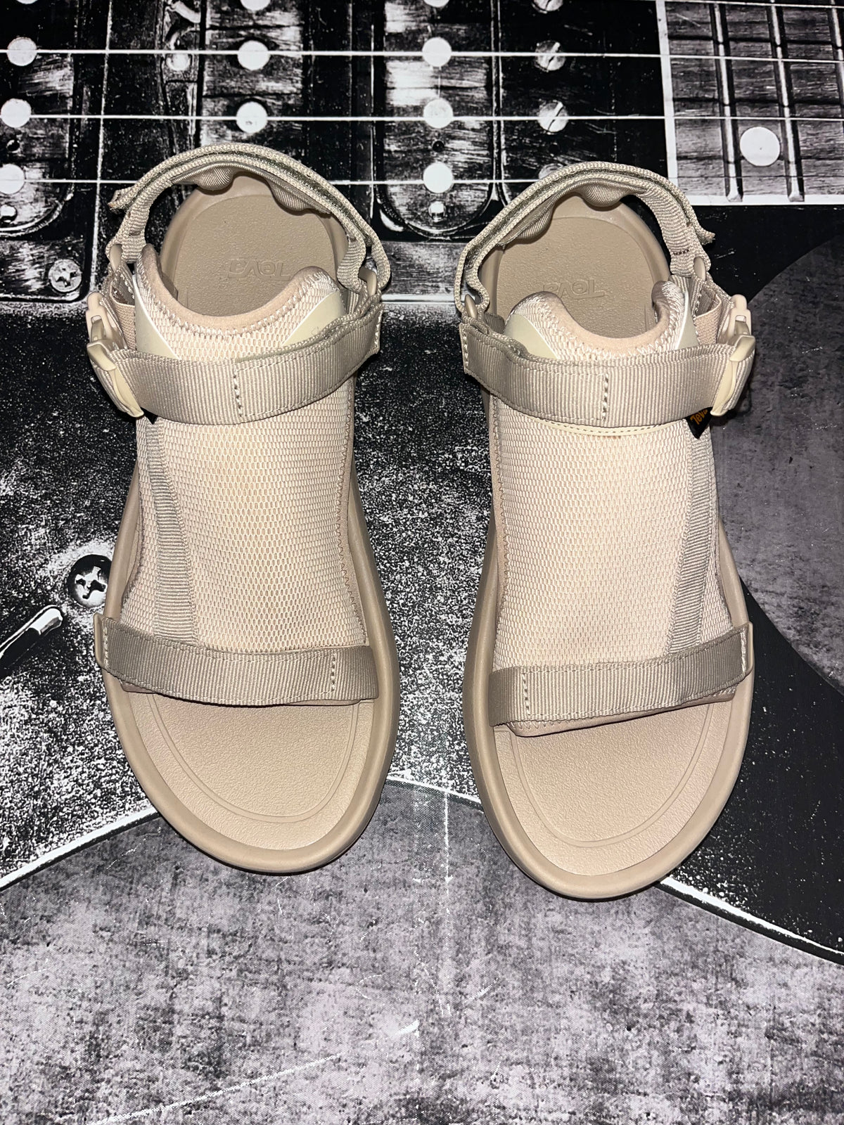 New Teva Hurricane XLT Ampsole Volt Sport Sandals • Sesame Tan • Size: Men's 14 / Women's 16