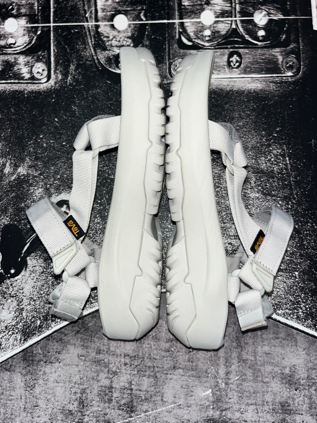 NEW Teva Hurricane XLT 2 Ampsole Platform Sandal • Moonstruck Light Grey • Women's Size: 11
