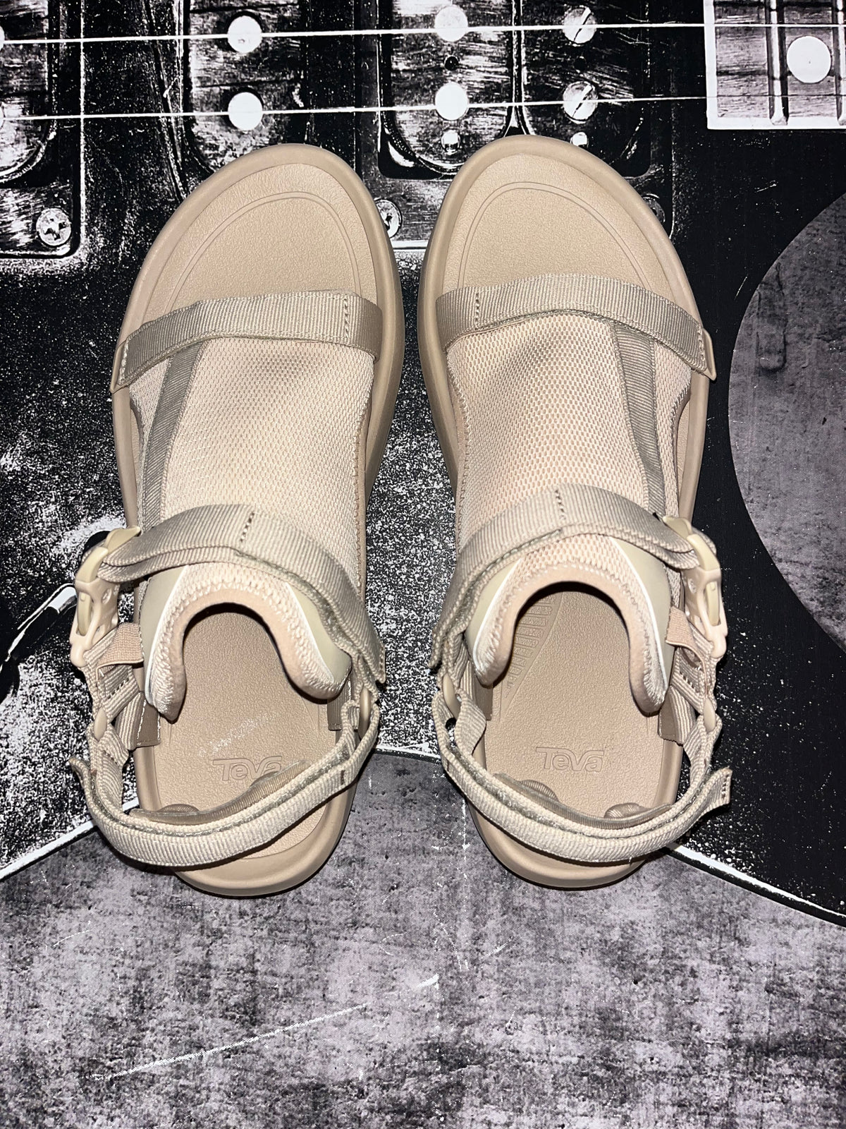 New Teva Hurricane XLT Ampsole Volt Sport Sandals • Sesame Tan • Size: Men's 14 / Women's 16