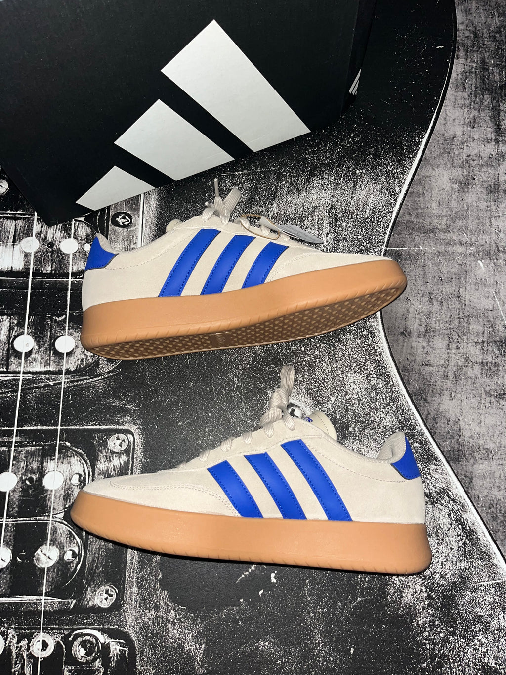 NIB Adidas Barreda Court Sneakers • Wonder Beige / Lucid Blue / Gum • Size: Men's 10 / Women's 11