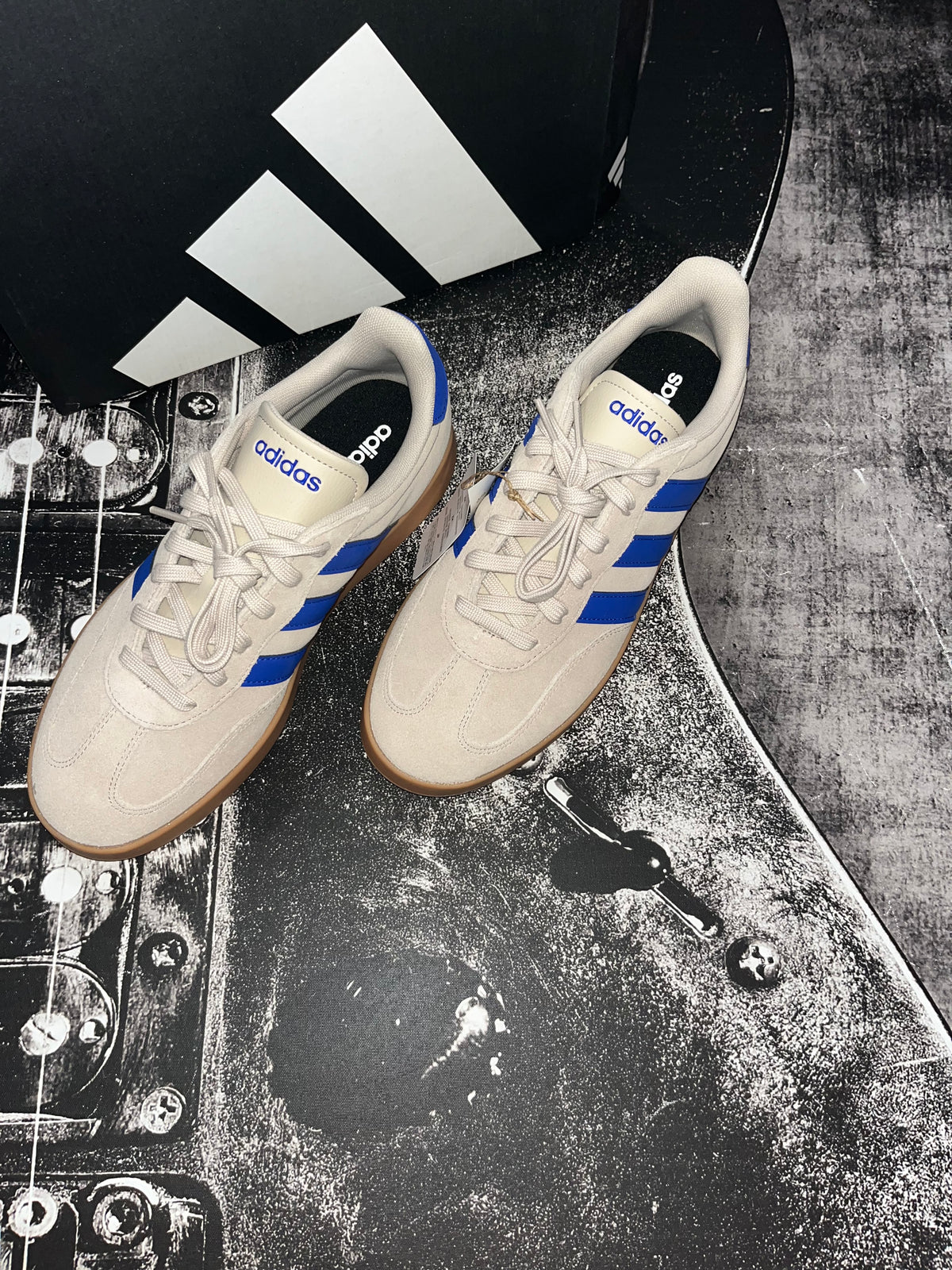 NIB Adidas Barreda Court Sneakers • Wonder Beige / Lucid Blue / Gum • Size: Men's 10 / Women's 11
