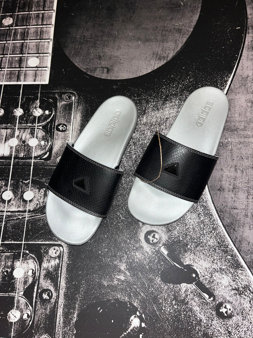 NWOT Adidas Adilette Comfort Slides • Core Black / Silver Metallic • Size: Men's 8