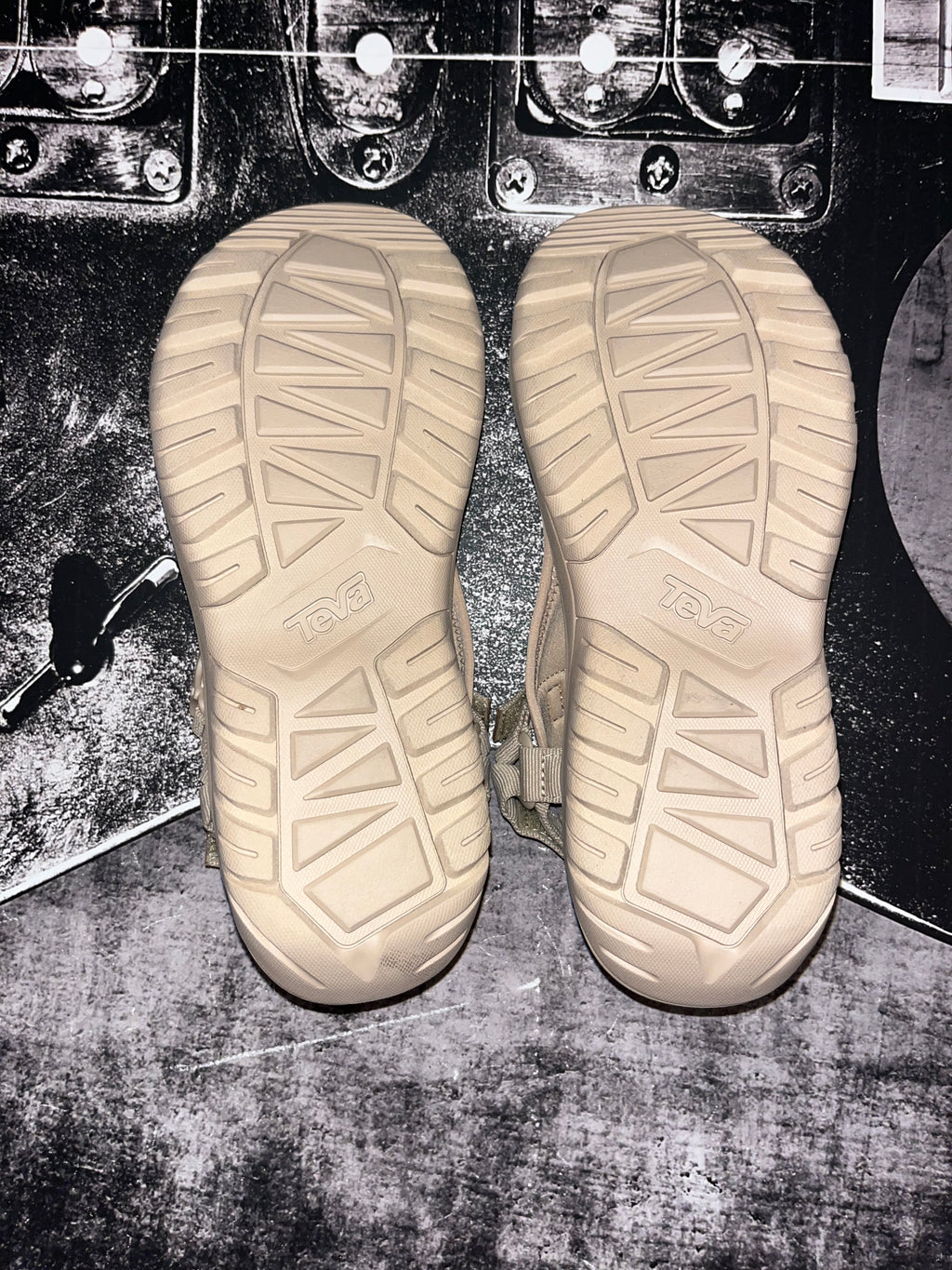 New Teva Hurricane XLT Ampsole Volt Sport Sandals • Sesame Tan • Size: Men's 14 / Women's 16