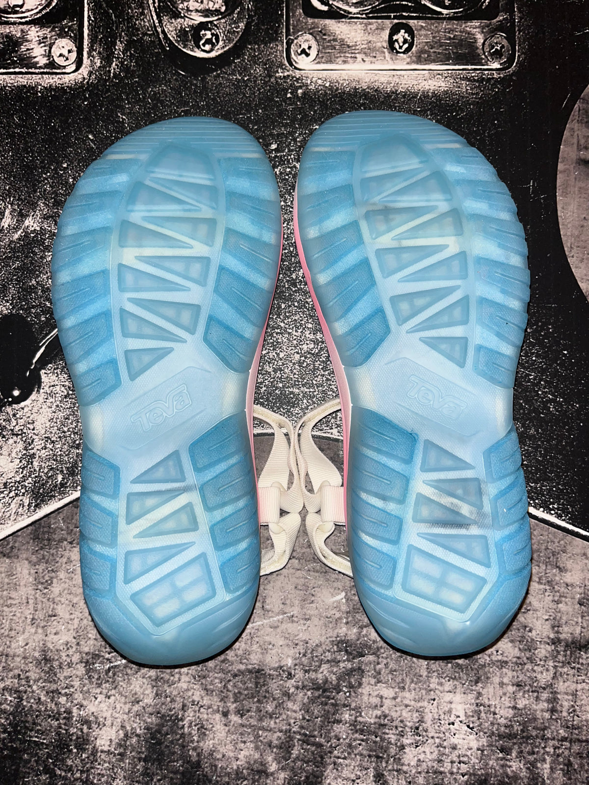 New Teva Hurricane XLT2 Ampsole Brite Platform Sandals • White / Pastel Pink Blue • Size: Men's 14 / Women's 16
