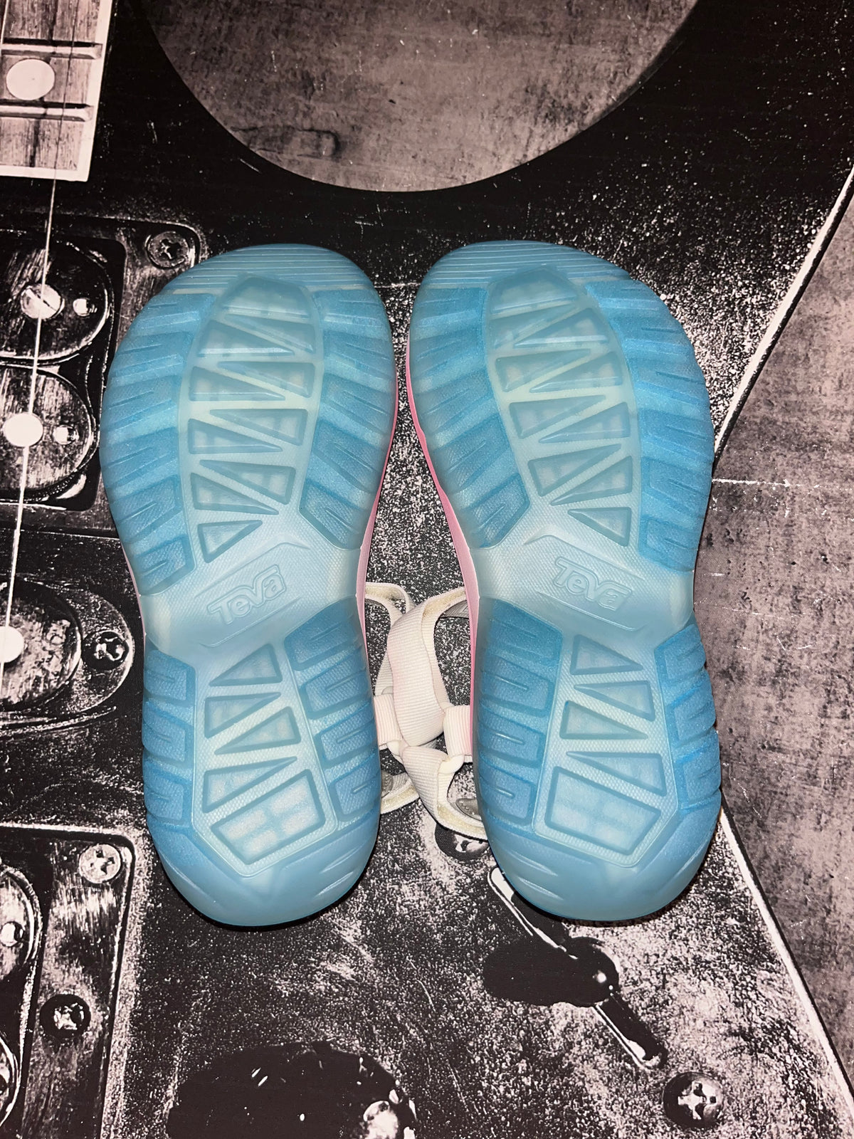 Teva Hurricane XLT2 Ampsole Brite Sandals • Women’s 12 • White/Pastel Pink Blue • New in Box