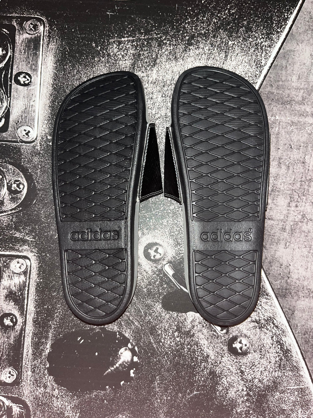 NWOT Adidas Adilette Comfort Slides • Core Black / Silver Metallic • Size: Men's 8