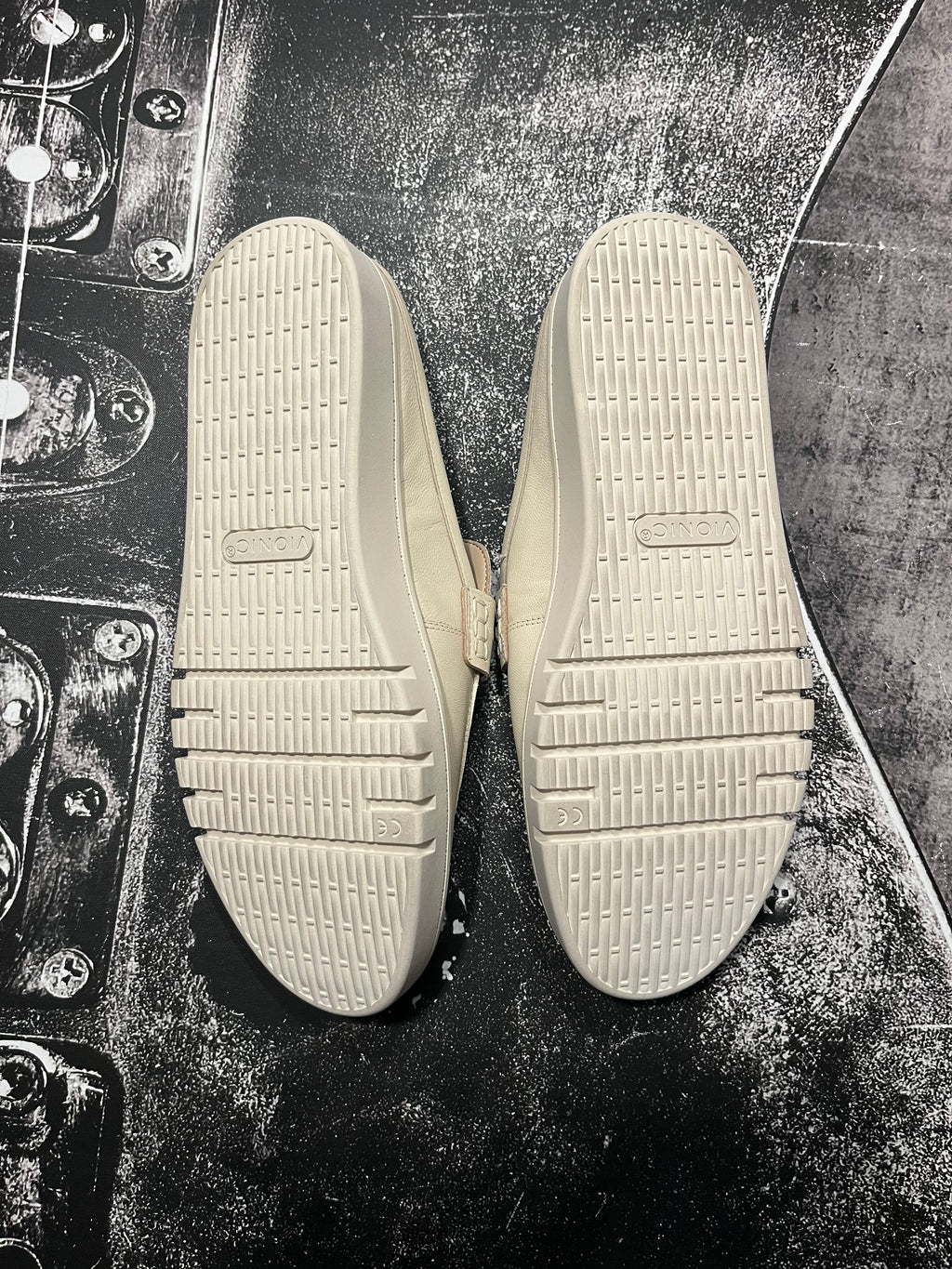 NIB Vionic Chantel Leather Platform Mules • Cream • Size: Women's 11 M