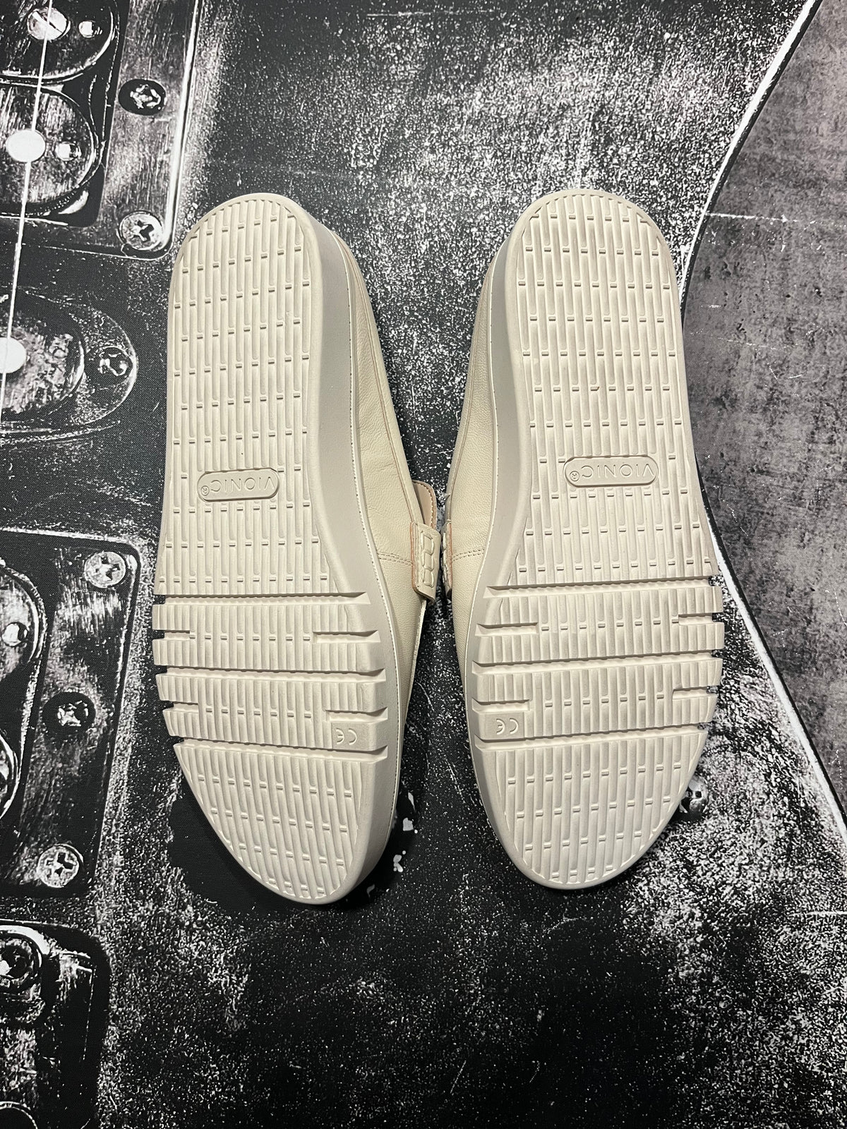 NIB Vionic Chantel Leather Platform Mules • Cream • Size: Women's 11 M