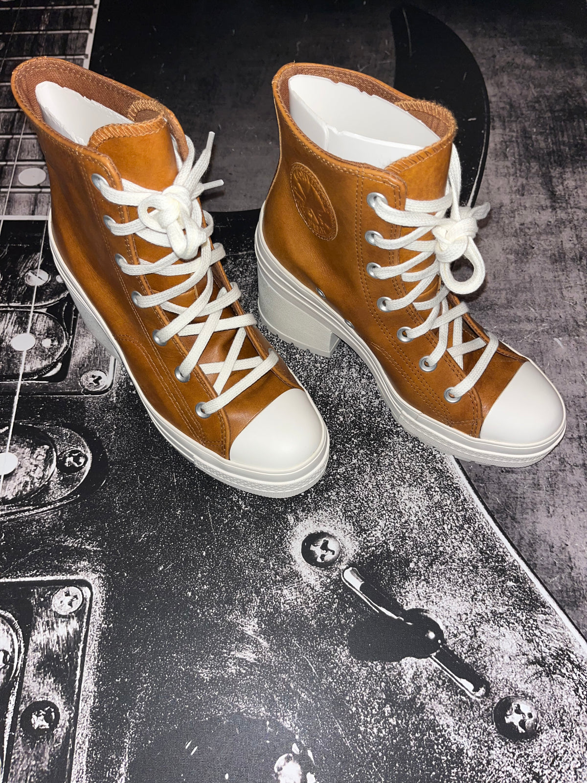 NIB Converse Chuck 70 De Luxe Heel High Top Platform Sneakers • Cognac / Egret / Warm Tan • Size: Women's 7.5 / Men's 5.5