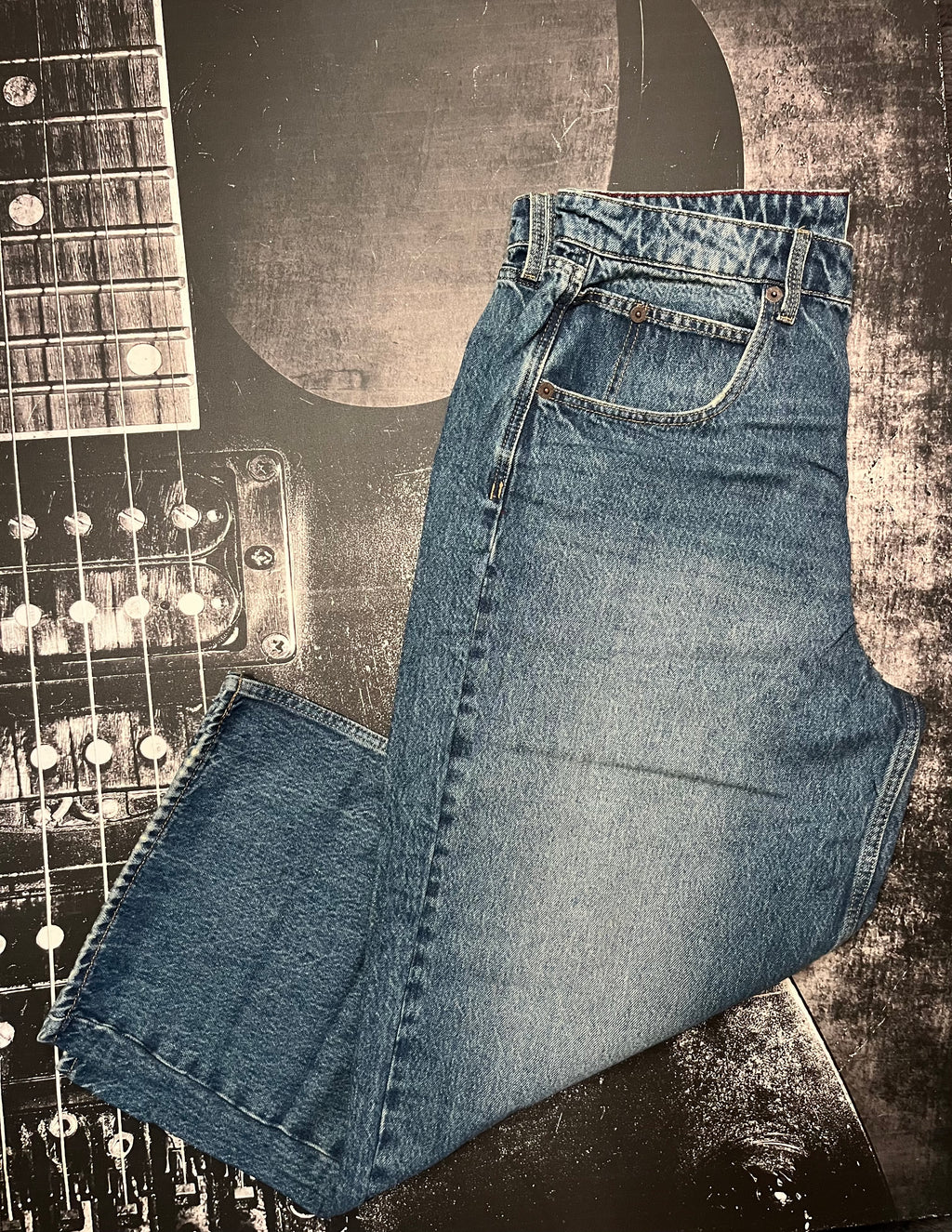 NWT BDG Jaya Boyfriend Baggy Jeans • Mid Indigo • Size: 33
