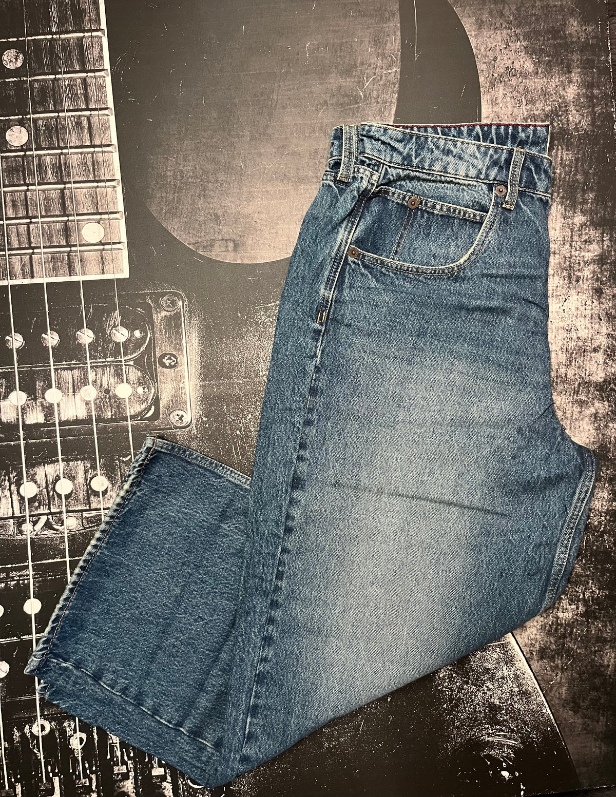 NWT BDG Jaya Boyfriend Baggy Jeans • Mid Indigo • Size: 33