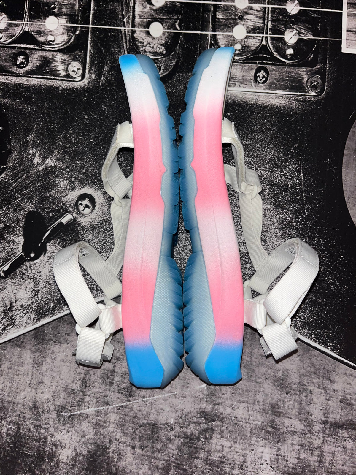 New Teva Hurricane XLT2 Ampsole Brite Platform Sandals • White / Pastel Pink Blue • Size: Men's 14 / Women's 16
