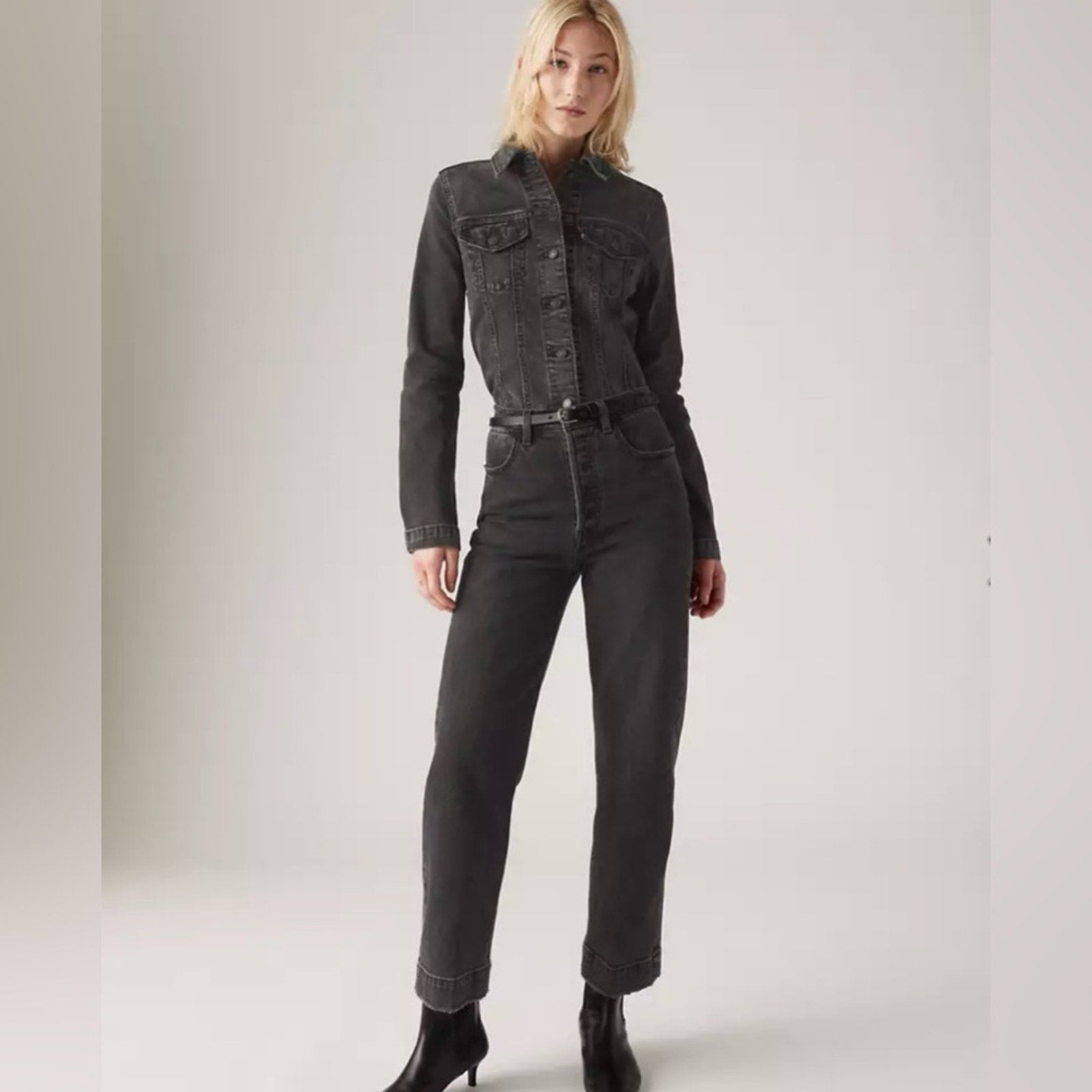 NWT Levi’s Ribcage Straight Ankle • Size: 32 x 29