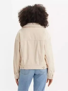 NWT Levi’s ‘90’s Sherpa Trucked Jacket
