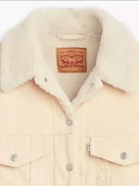 NWT Levi’s ‘90’s Sherpa Trucked Jacket