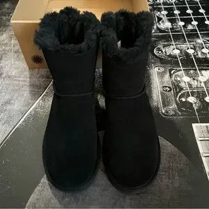 NIB UGG Mini Bailey Boot