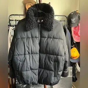 UO Duckie Faux Shearling Collar Puffer Jacket • Black • Size Medium • GUC