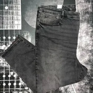 NWT Good American Good Classic Step Hem Jeans • Plus Size • Black Wash • Size 28