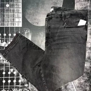 NWT Good American Good Classic Step Hem Jeans • Plus Size • Black Wash • Size 28