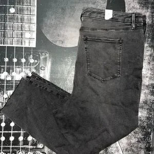 NWT Good American Good Classic Step Hem Jeans • Plus Size • Black Wash • Size 28