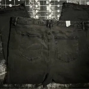 NWT Good American Good Classic Step Hem Jeans • Plus Size • Black Wash • Size 28