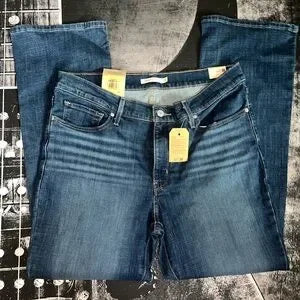 NWT Levi’s 315 Bootcut Jean