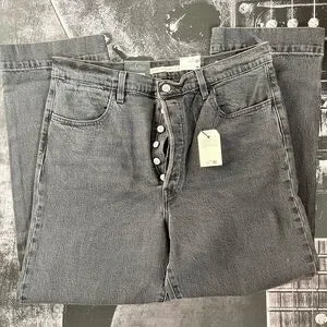NWT Levi’s Ribcage Straight Ankle • Size: 32 x 29