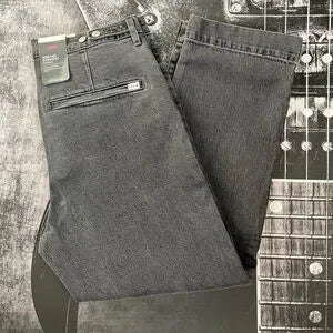 NWT Levi’s Ribcage Straight Ankle • Size: 32 x 29