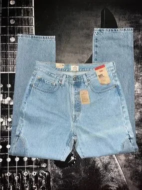 NWT Levi’s 501 • Size: 31 x 32