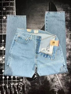 NWT Levi’s 501 • Size: 31 x 32