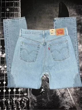 NWT Levi’s 501 • Size: 31 x 32